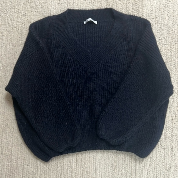 Zara Navy Oversized V Neck Sweater Sz. L - Picture 3 of 5